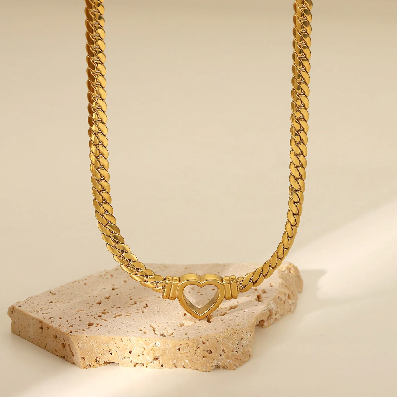 VENUS 18K GOLD PLATED HEART NECKLACE - Seldom Seen Styles