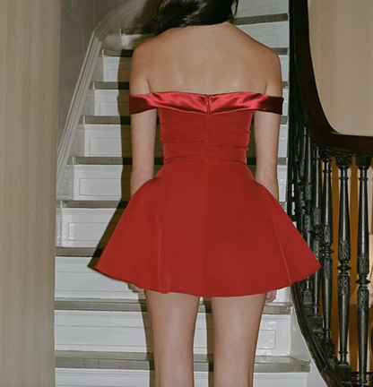 TINA ÉPAULES DÉNUDÉES COUPE ET ÉVASÉE