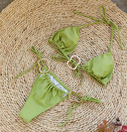 ENSEMBLE DE BIKINI NILI AVEC DÉTAILS DORÉS