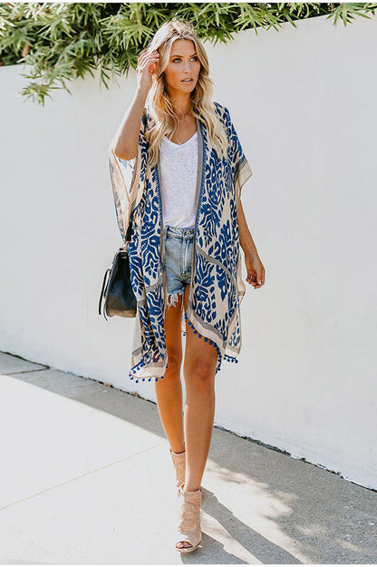 Cardigan imprimé kimono à pompons "Station balnéaire"