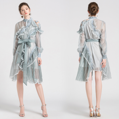Mini-robe volantée rayée transparente avec ceinture – Nova