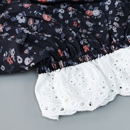 Sommer neues französisches Spitzen-Spleiß-Kleid mit kleinen Blumen, hoher Taille, Damendesign, Sinn für Mode, Temperament, Pendler