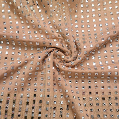 La robe Seraphina à col américain et strass