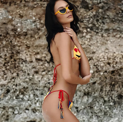 Trendiges, handgehäkeltes Bikini-Badeanzug-Set mit Farbblock-Cartoon-Strick