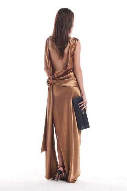 Robe longue en satin dos nu et fendue