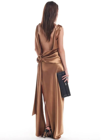 Robe longue en satin dos nu et fendue