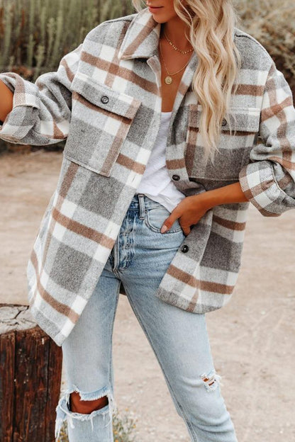 Manteau ample en laine à carreaux et revers pour femme