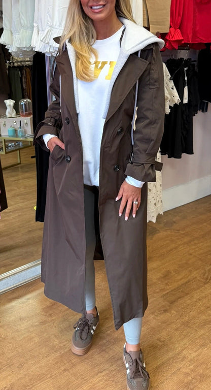Manteau long décontracté à capuche avec revers et fausse superposition pour femme