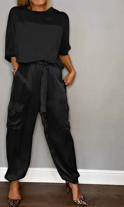 Damen-Anzug, zweiteilig, aus glattem Satin, halbärmliges Oberteil und Hose
