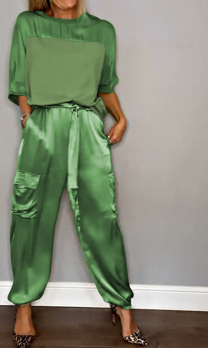 Damen-Anzug, zweiteilig, aus glattem Satin, halbärmliges Oberteil und Hose