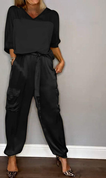 Damen-Anzug, zweiteilig, aus glattem Satin, halbärmliges Oberteil und Hose