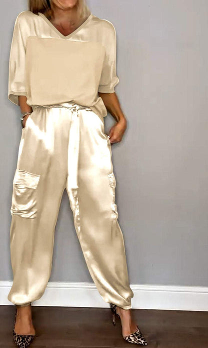 Damen-Anzug, zweiteilig, aus glattem Satin, halbärmliges Oberteil und Hose