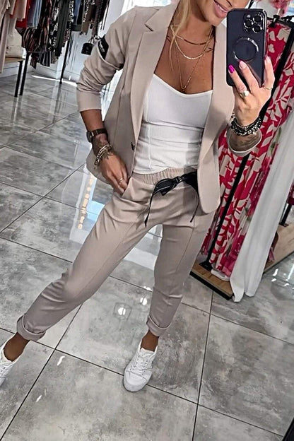 Damen-Jacke und elastische Hose Zweiteiler