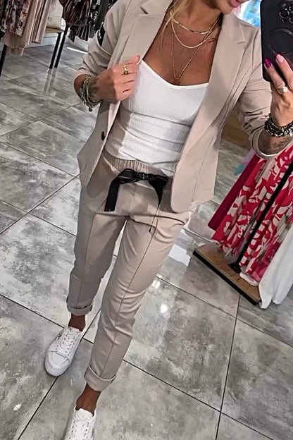 Damen-Jacke und elastische Hose Zweiteiler
