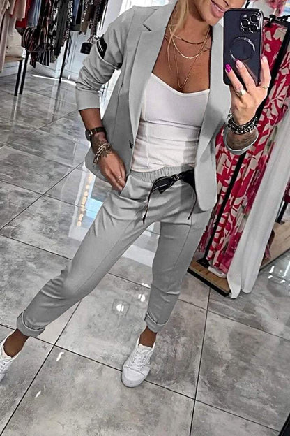 Damen-Jacke und elastische Hose Zweiteiler