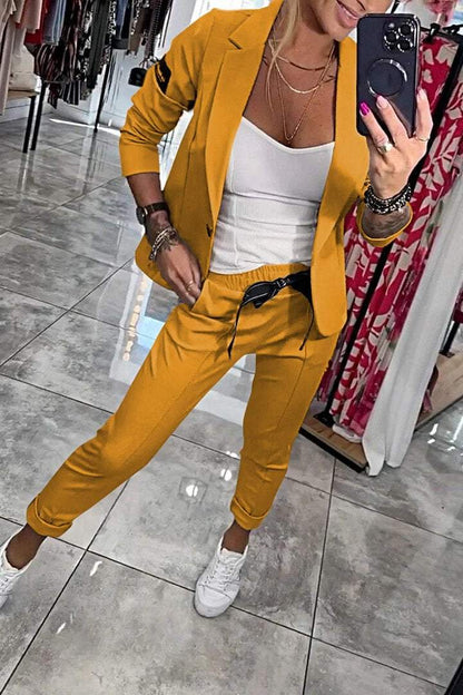 Damen-Jacke und elastische Hose Zweiteiler