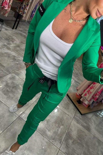 Damen-Jacke und elastische Hose Zweiteiler