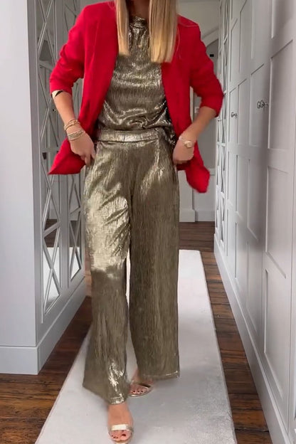 Zweiteiliges Damen-Outfit aus Metallic-Stoff mit Stehkragen und Hose