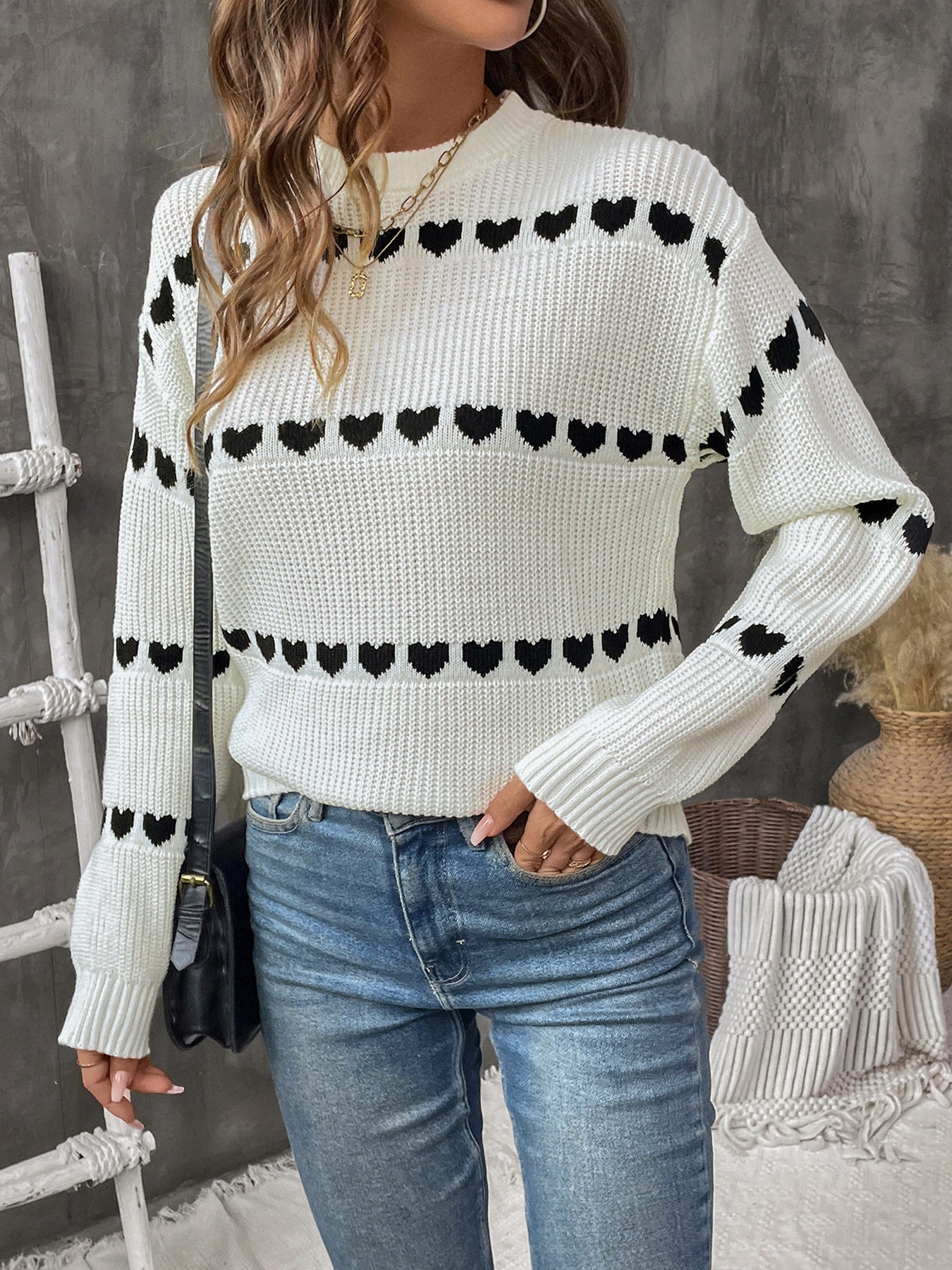 Womens Sweater Round Neck Tops 2025 Trendy White Contrast Heart Pattern Crew Neck Sweater - Seldom Seen Styles