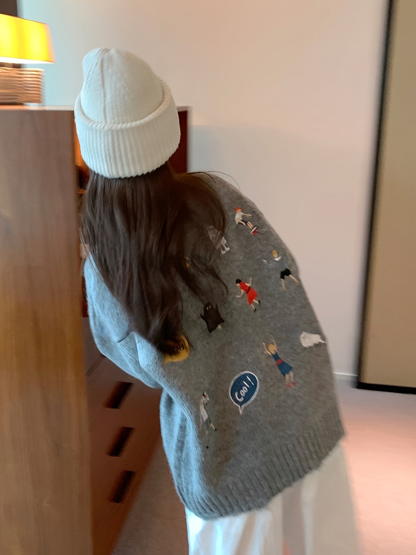 Pullover mit Rundhalsausschnitt und Cartoon-Stickerei, süßer Pullover mit überschnittenen Schultern und langen Ärmeln für Herbst und Winter, Damenbekleidung