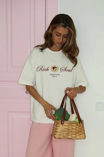 Minimalistisches lässiges T-Shirt aus Baumwolle mit frischem Print und kurzen Ärmeln