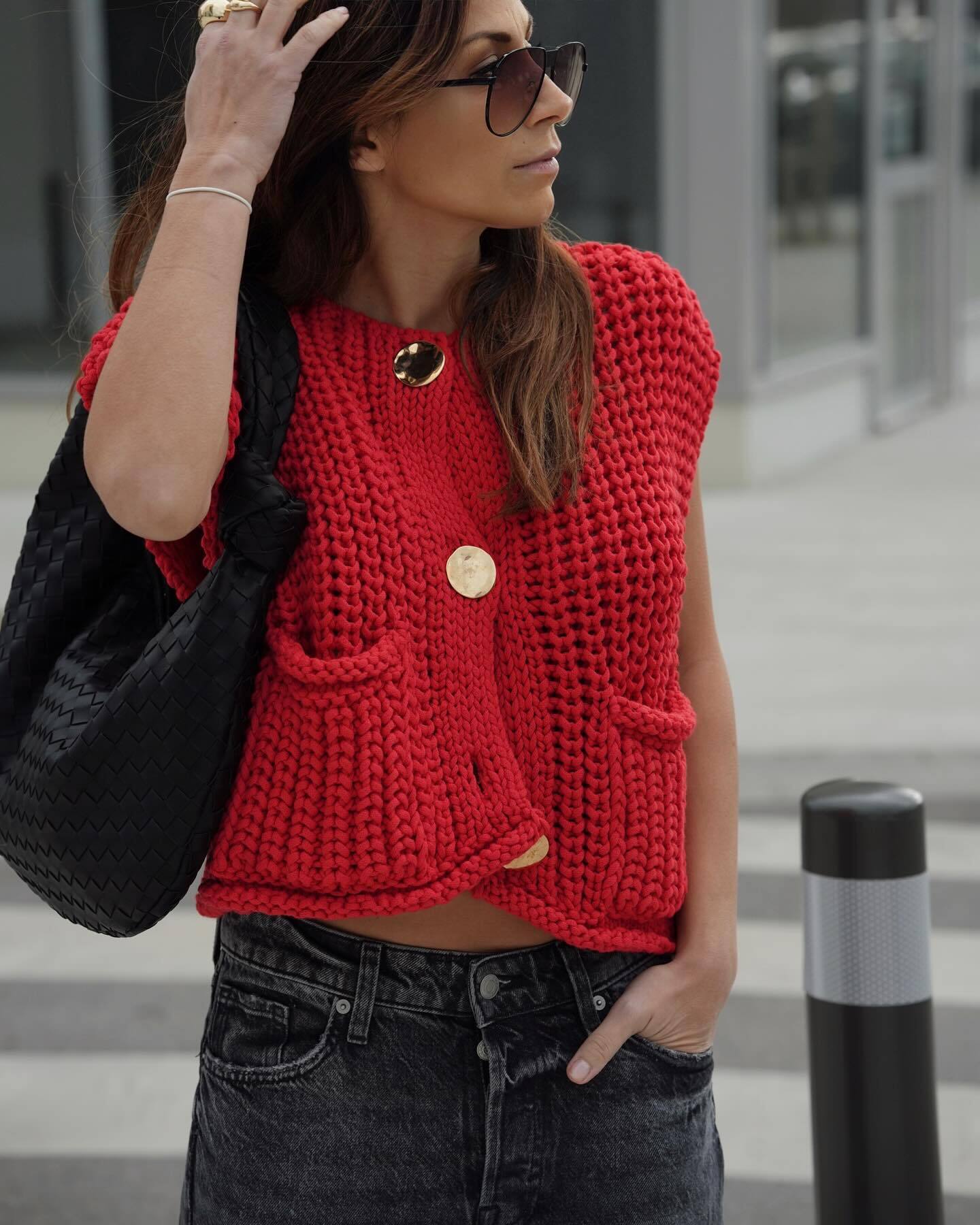 Three-Button Sweater Vest for Women New Solid Color Large Pocket Sleeveless Knitted Short Cardigan Vest