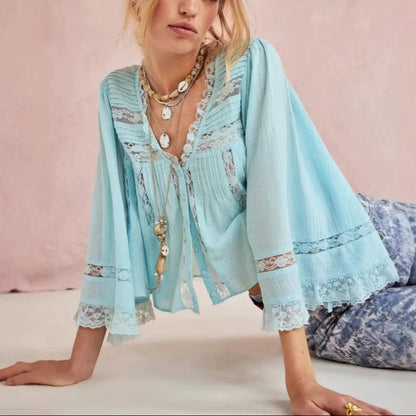 Boho-Bluse mit Spitze und Knopfleiste