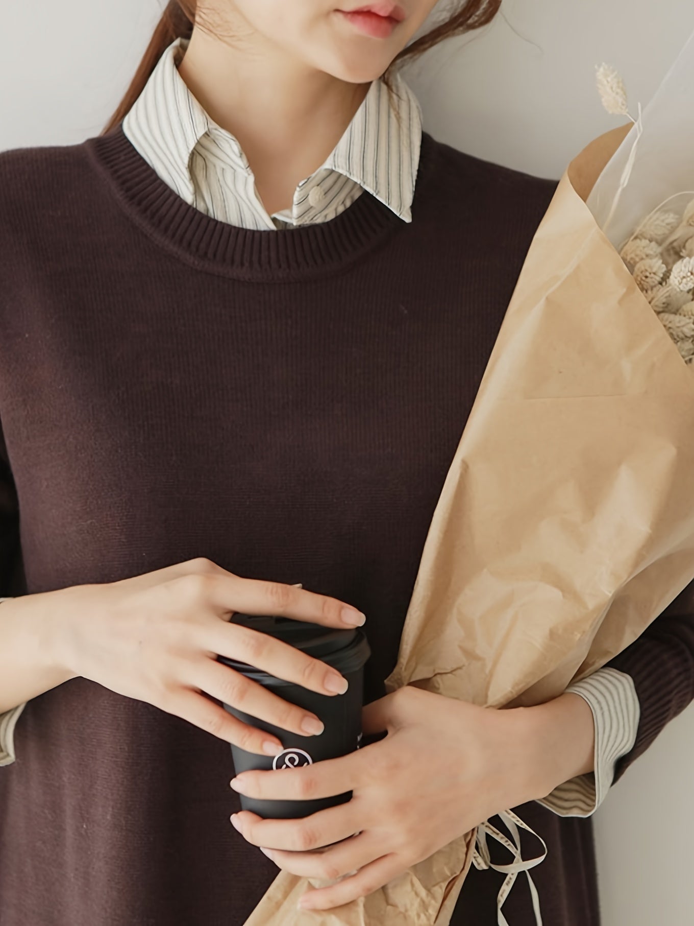 Einfarbiges Strickkleid mit Rundhalsausschnitt, elegantes langärmliges Kleid mit lockerer Passform und geteiltem Saum für Herbst und Winter, Damenbekleidung