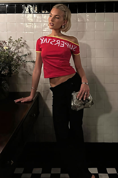 T-shirt asymétrique à épaules dénudées et blocs de couleur