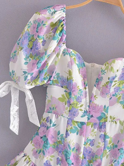 Asymmetrisches Puffärmelkleid mit Spitze und Rüschenrock