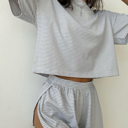 Zweiteiliges Pyjama-Set für Damen mit gestreiftem Print, überschnittenen Schultern und Wickelshorts, bequemes Pyjama-Set mit kurzärmligem T-Shirt und Shorts mit elastischer Taille, Lounge-Sets für den Schulanfang, Pyjama-Sets für Damen, Herbstkleidung