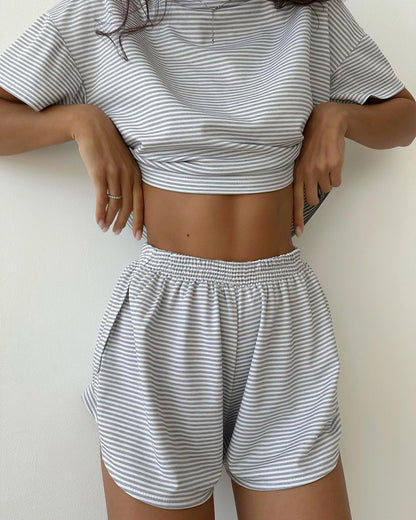Zweiteiliges Pyjama-Set für Damen mit gestreiftem Print, überschnittenen Schultern und Wickelshorts, bequemes Pyjama-Set mit kurzärmligem T-Shirt und Shorts mit elastischer Taille, Lounge-Sets für den Schulanfang, Pyjama-Sets für Damen, Herbstkleidung