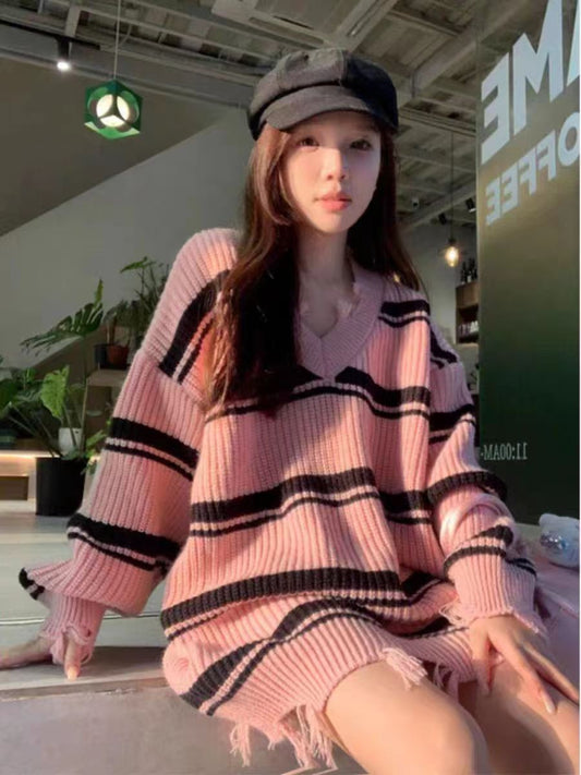 Lazy wind contrast color stripe hole v-neck pullover women autumn and winter loose outer fit medium and long sweater top