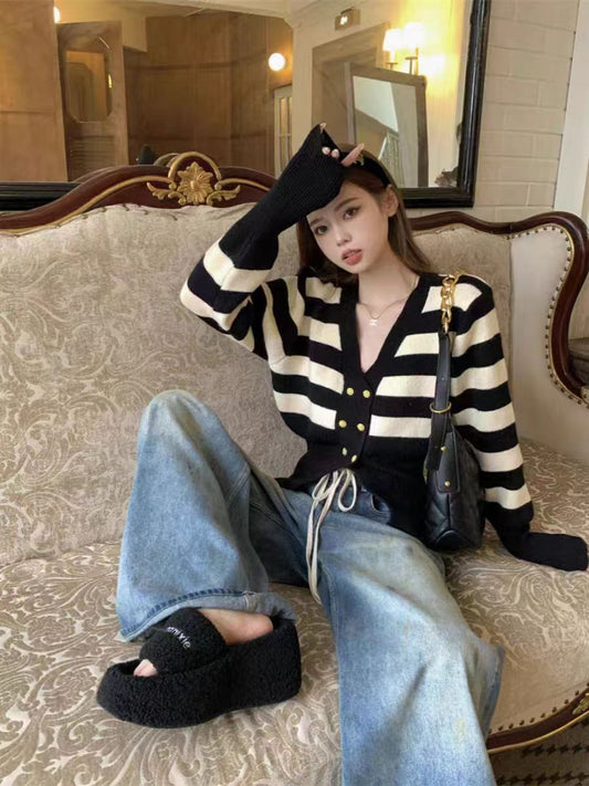 Korean striped v-neck long-sleeved sweater for women autumn 2024 new lazy all-matching retro knitted cardigan coat