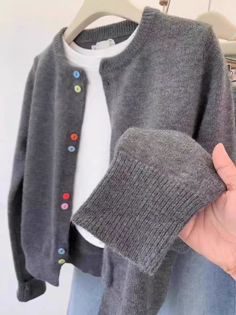 2024 Frühling und Herbst Neue Waschbären Samt grau Pullover Top Frauen kurze japanische lose weiche wachsartige alle-passende gestrickte Strickjacke