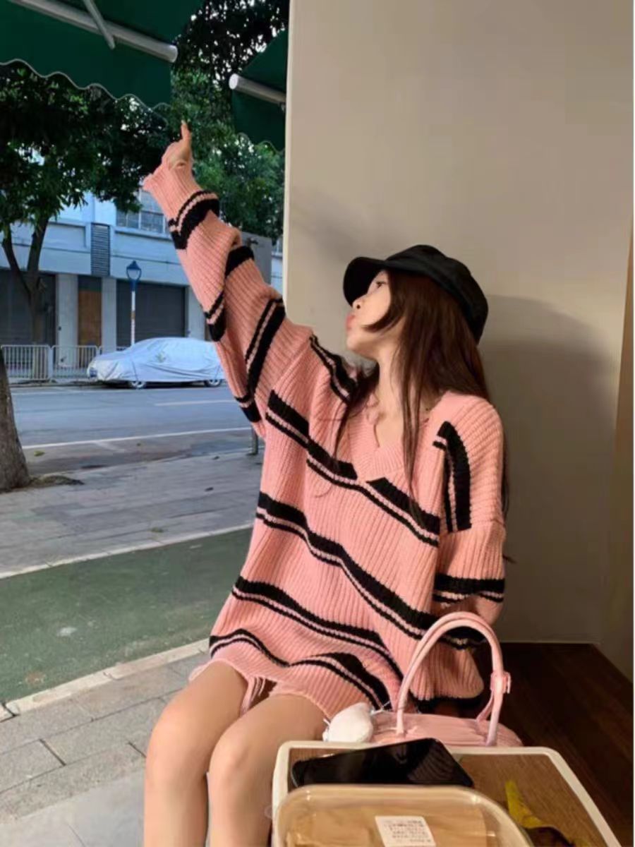 Lazy wind contrast color stripe hole v-neck pullover women autumn and winter loose outer fit medium and long sweater top