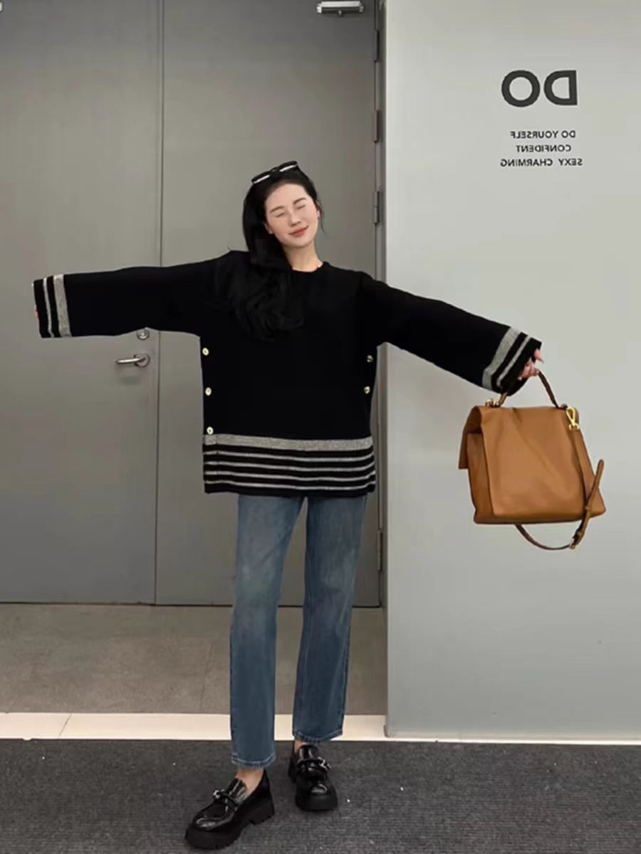 Contrasting color striped sweater for women spring season 2024 new design side double-breasted lazy knitted blouse for women