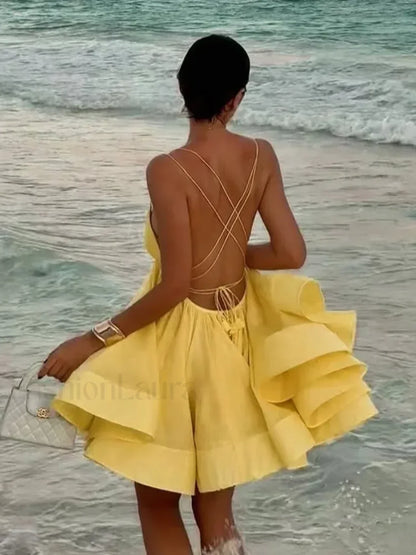 Gelbes plissiertes Mini-Kleid zum Schnüren